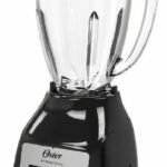 Oster Licuadora con Vaso de Vidrio Refractario Boroclass 2 Velocidades más Pulso Ideal para Recetas Frias y Calientes Negro BLSTKAG-BPB